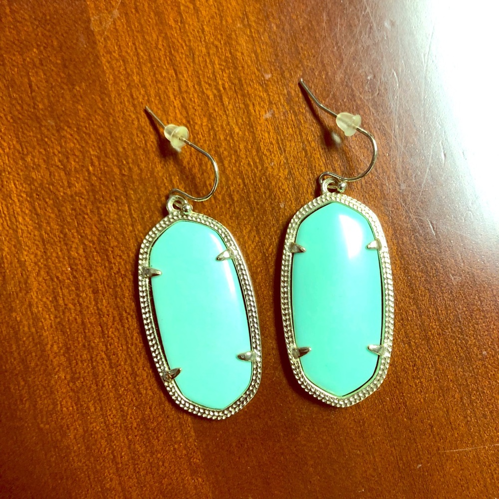VGUC Goldtone & Green Kendra Scott Dani Earrings